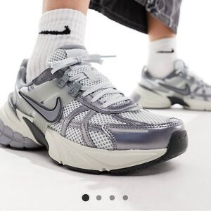 Nike v2k platinum grey